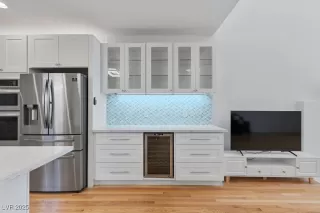 Photo #6: 2708587 Listing 