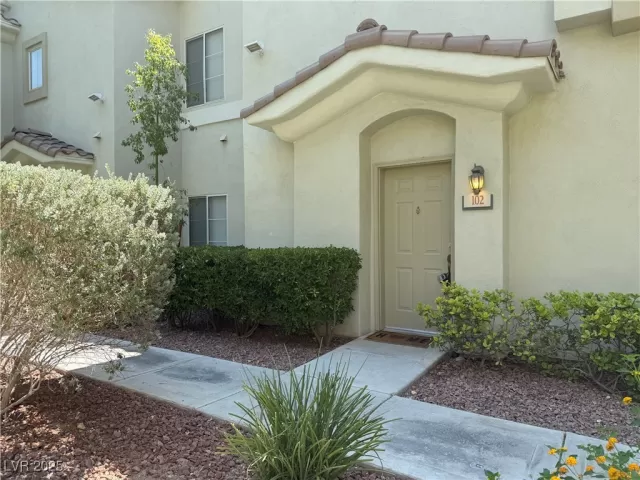 MLS: 2708592 Condo For Sale