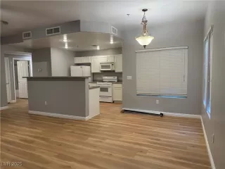 Photo #5: 2708592 Listing 