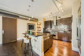 Photo #5: 2708615 Listing 