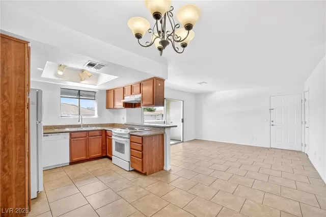 MLS: 2708622 Condo For Sale