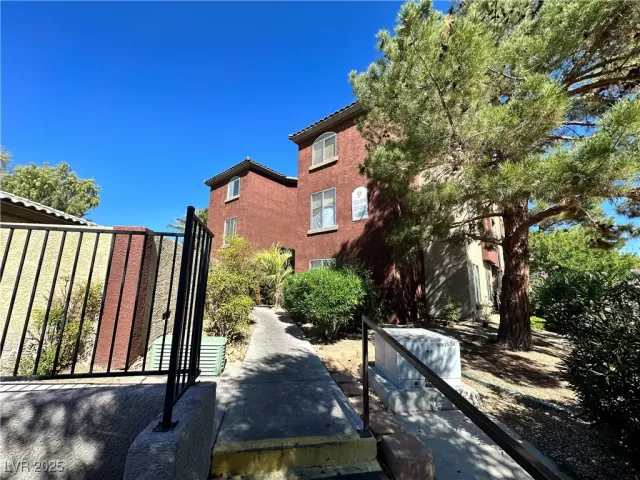 MLS: 2708669 Condo For Sale