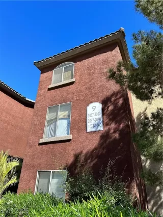 Photo #2: 2708669 Listing