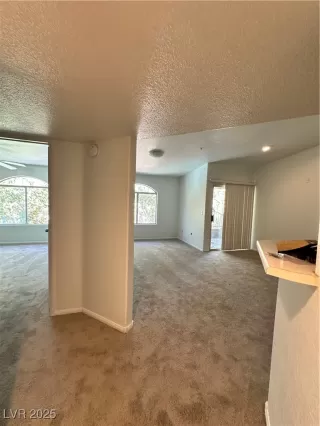 Photo #4: 2708669 Listing