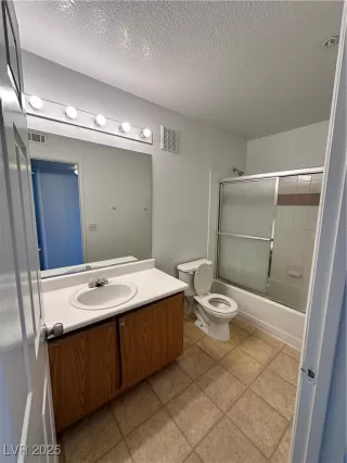 Photo #5: 2708669 Listing