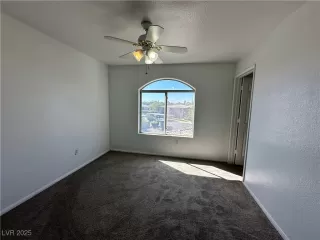 Photo #6: 2708669 Listing