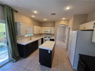 Photo #1: 2708681 Listing 