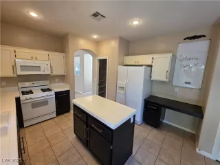 Photo #2: 2708681 Listing 