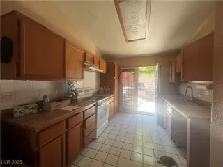 Photo #2: 2708698 Listing