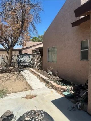 Photo #5: 2708698 Listing