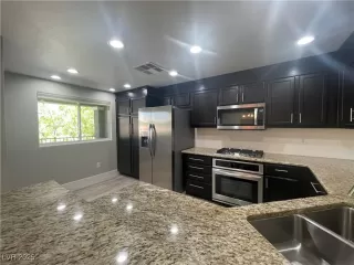 Photo #4: 2708700 Listing 