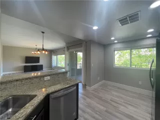 Photo #6: 2708700 Listing 