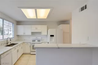 Photo #5: 2708702 Listing 