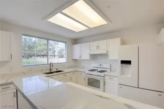 Photo #6: 2708702 Listing 