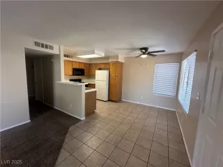 Photo #6: 2708703 Listing