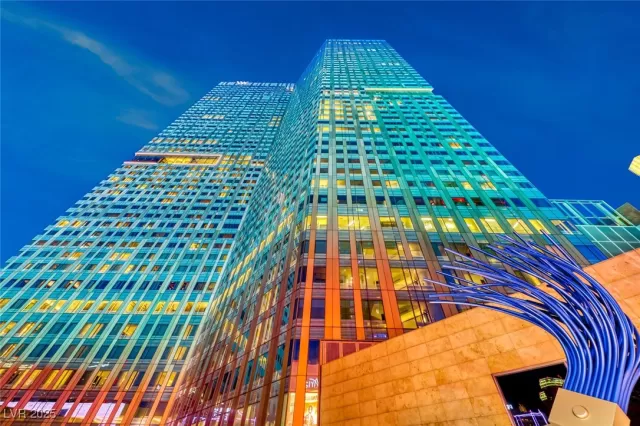 MLS: 2708735 Condo For Sale