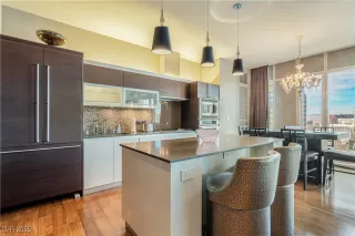 Photo #3: 2708735 Listing