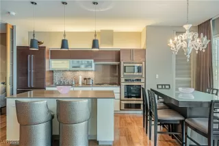 Photo #5: 2708735 Listing