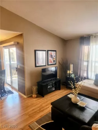 Photo #4: 2708739 Listing 