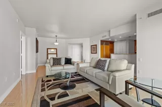 Photo #5: 2708744 Listing 