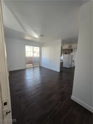 Photo #3: 2708757 Listing 