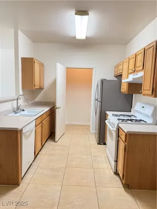 Photo #3: 2708771 Listing 