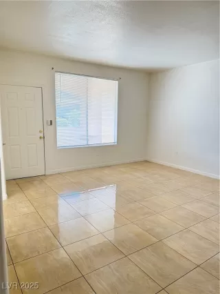 Photo #6: 2708771 Listing 