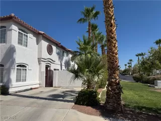 Photo #2: 2708795 Listing