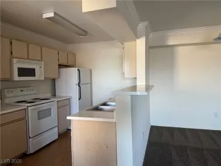 Photo #2: 2708803 Listing 