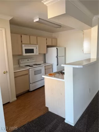 Photo #5: 2708803 Listing 