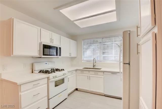 MLS: 2708832 Condo For Sale