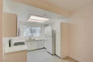 Photo #5: 2708832 Listing 