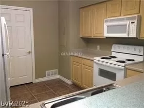 Photo #4: 2708838 Listing 