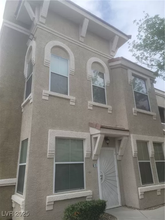 MLS: 2708884 Condo For Sale