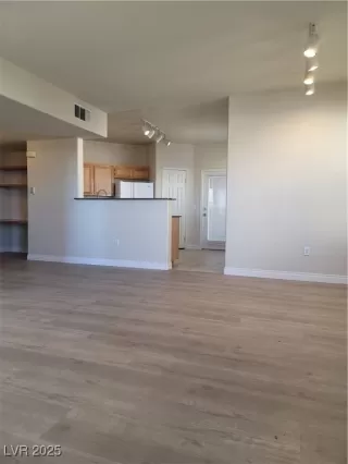 Photo #3: 2708884 Listing 