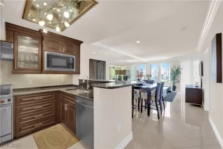 Photo #2: 2708886 Listing