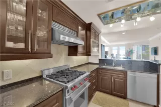 Photo #5: 2708886 Listing