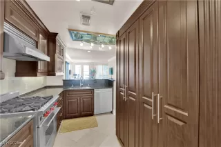 Photo #6: 2708886 Listing