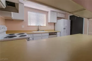 Photo #4: 2708891 Listing 