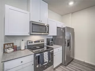 Photo #4: 2708924 Listing 