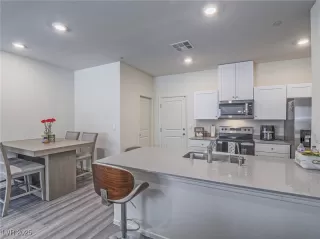 Photo #6: 2708924 Listing 