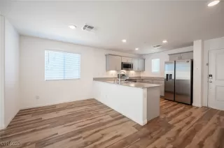 Photo #5: 2708960 Listing 