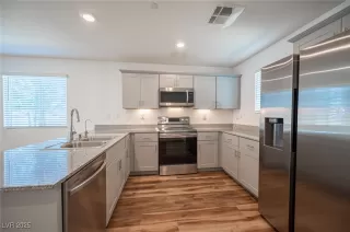 Photo #6: 2708960 Listing 