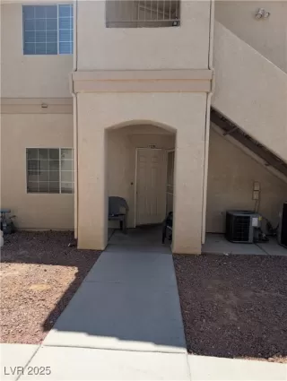 Photo #1: 2708992 Listing