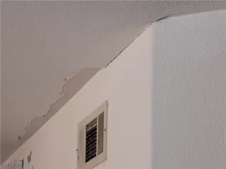 Photo #5: 2708992 Listing