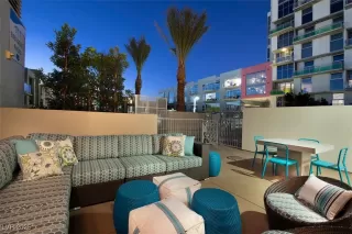 Photo #2: 2709008 Listing 