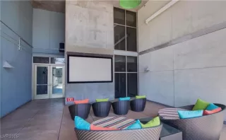 Photo #4: 2709008 Listing 