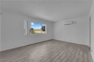 Photo #4: 2709024 Listing