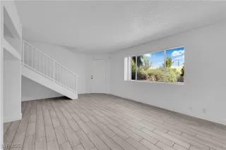 Photo #5: 2709024 Listing