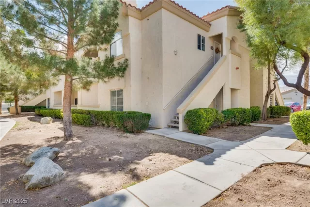 MLS: 2709037 Condo For Sale